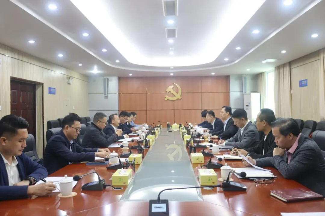 史利拜会昌江县委书记陈儒茂