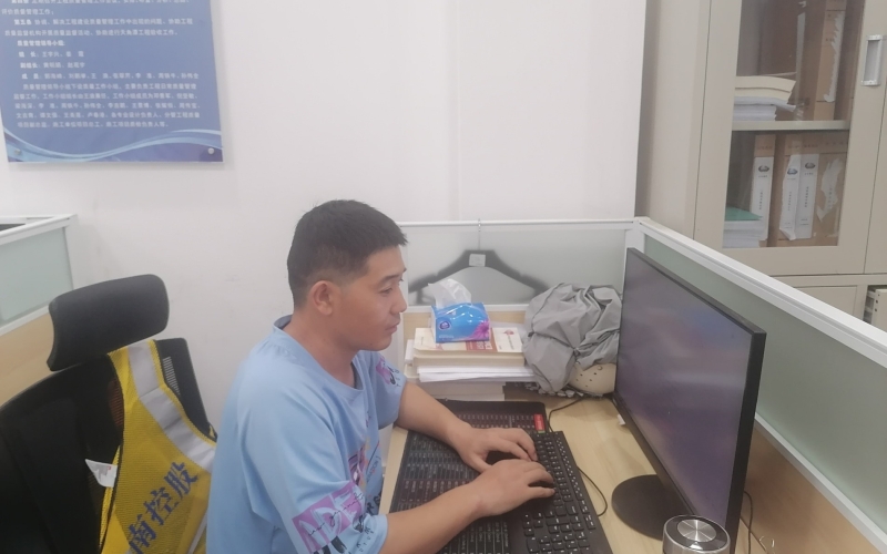 奋进自贸港 献礼二十大（二）|天角潭项目“最红”的奋斗者----李吉鹏