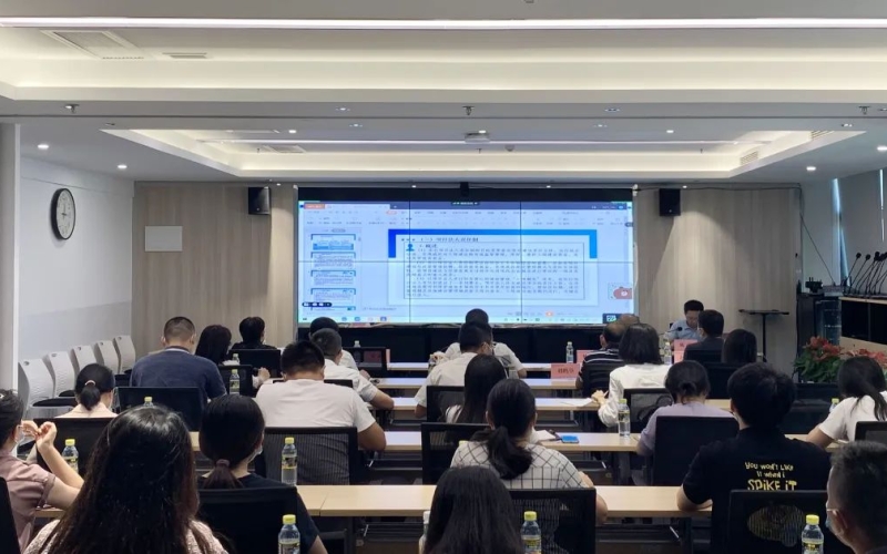 水电集团举办“项目法人管理法律法规要点及工程建设风险防范”专题讲座
