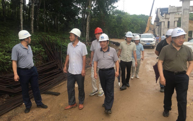 公司党委书记、董事长韩金强一行赴屯昌片区 施工现场检查指导工作并召开座谈会