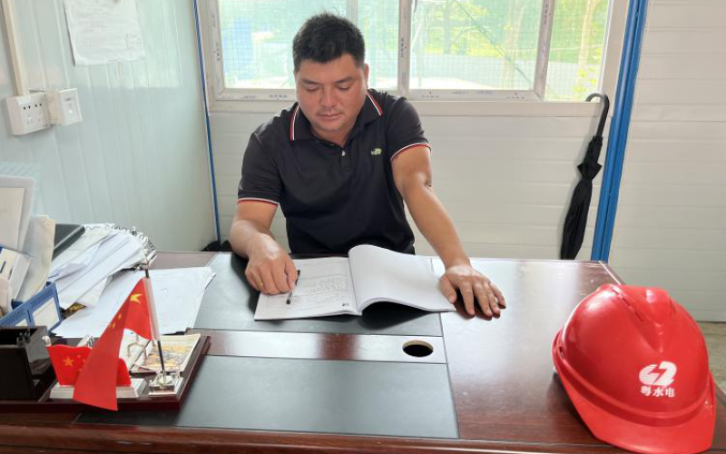 奋进自贸港 献礼二十大（四）| 党旗引领，赓续前行——温海添