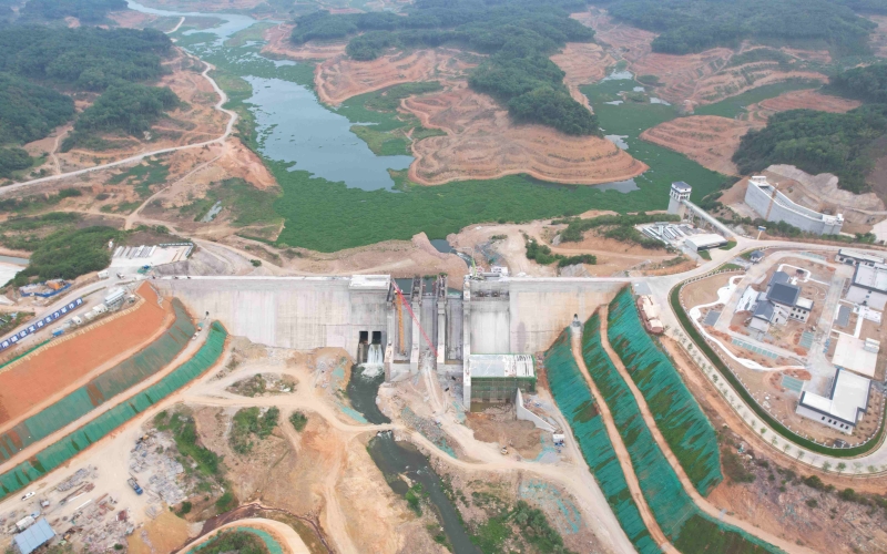 主题教育进行时丨水电集团天角潭水利枢纽工程全力冲刺下闸蓄水重大节点目标